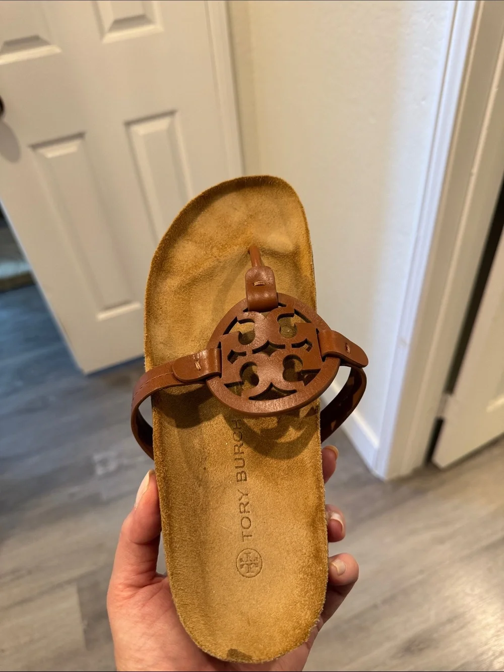 Tory Burch Miller Cloud Brown Leather Logo Thong Sandals 9